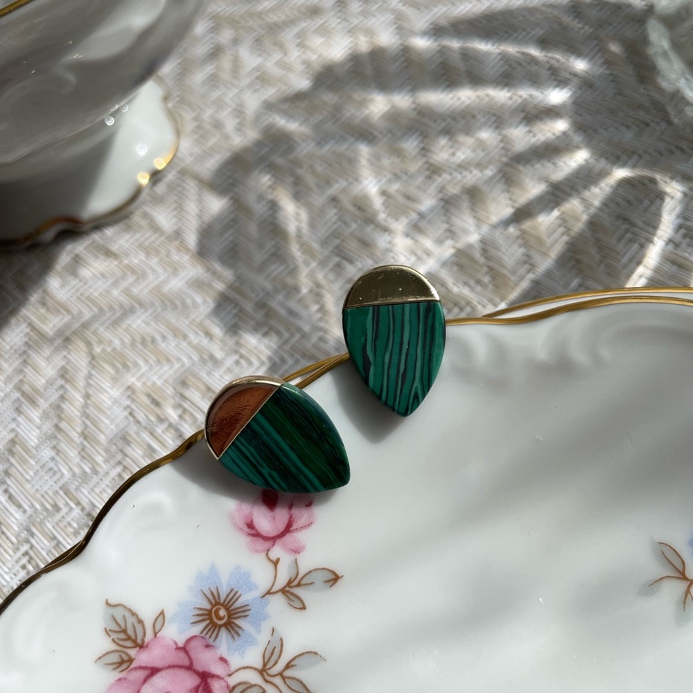 Cute oval shape earring